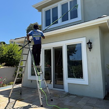 Professional-House-Washing-and-Window-Cleaning-Service-in-Palos-Verdes-CA-to-Combat-Coastal-Mold-and-Algae 3